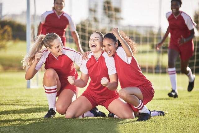 北京首钢在冰球馆战胜广东，周琦表现出色